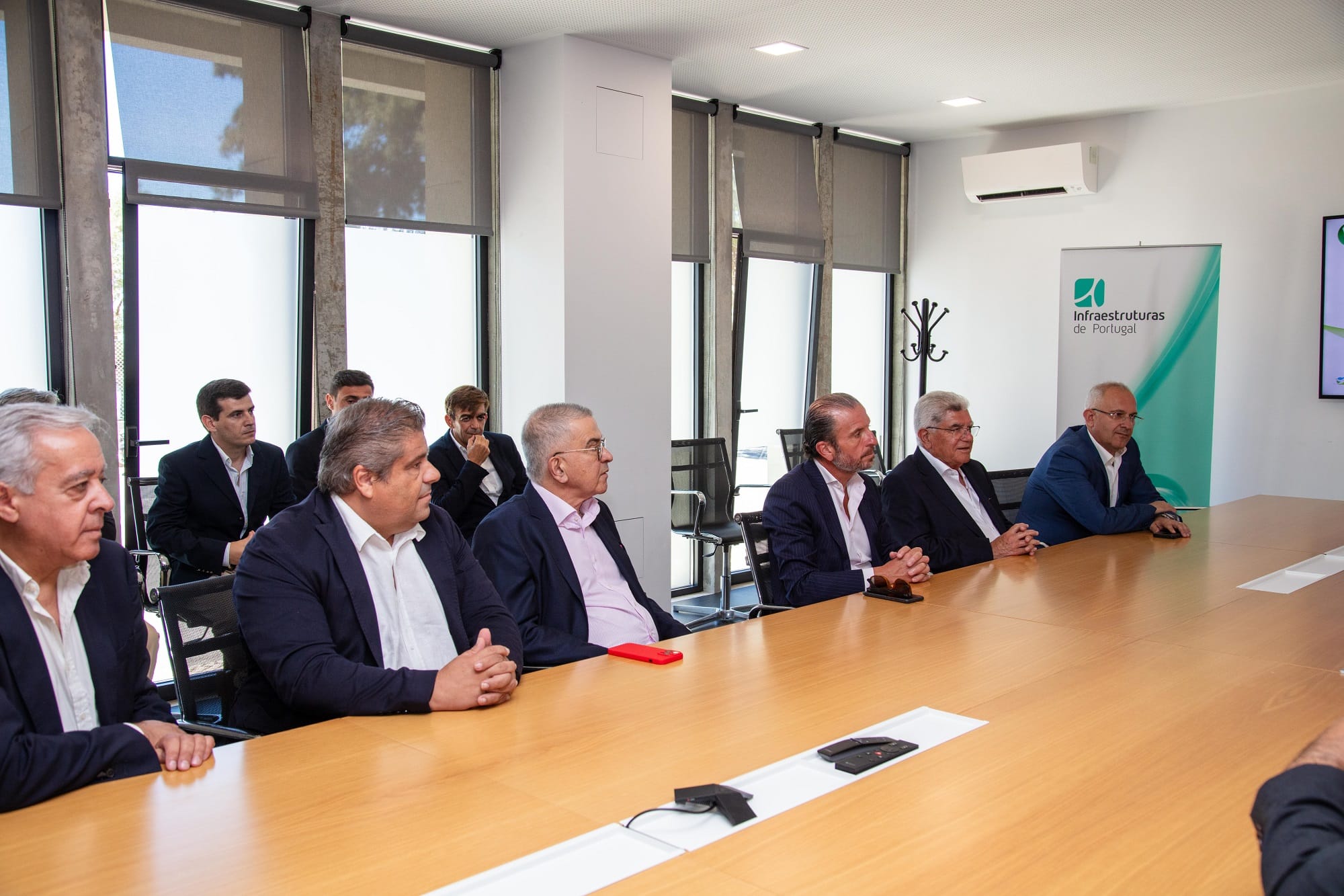  Troço do IP-8/a26 entre Relvas Verdes e Roncão consignado