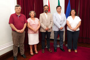 O Presidente da Câmara Municipal de Santiago do Cacém, Bruno Gonçalves Pereira, acompanhado pelos Vereadores, Francisco Sousa e Teresa Serrão Gonçalves recebeu, no dia 6 de agosto, o Reitor da Universidade de Évora, Professor Doutor António Candeias e a Vice-Reitora, Professora Doutora Ausenda Balbino para uma apresentação de cumprimentos institucionais. O encontro constituiu um momento de contacto entre o Executivo Municipal e a equipa reitoral da Universidade de Évora.