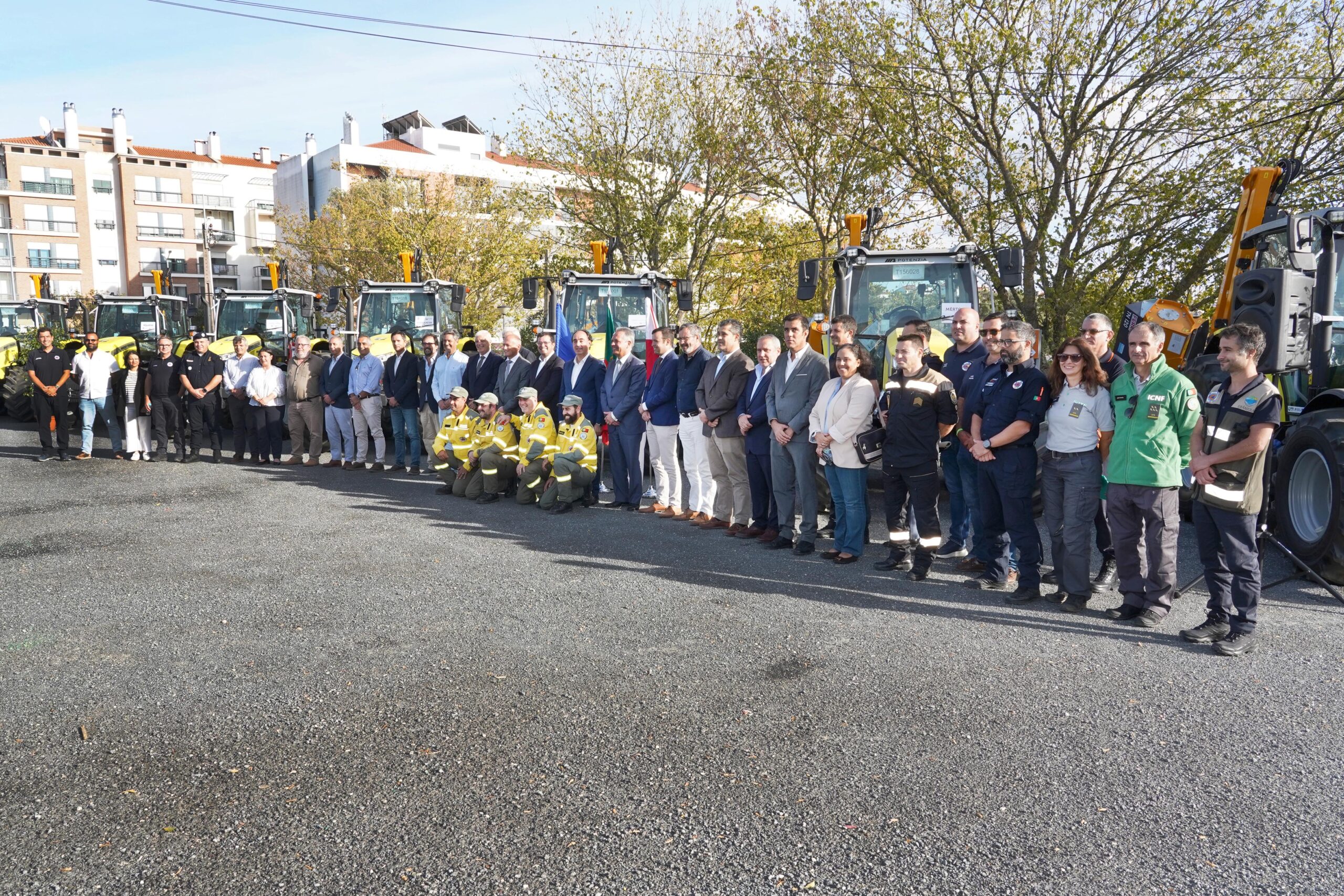 entrega de tratores a 12 municípios do Alentejo