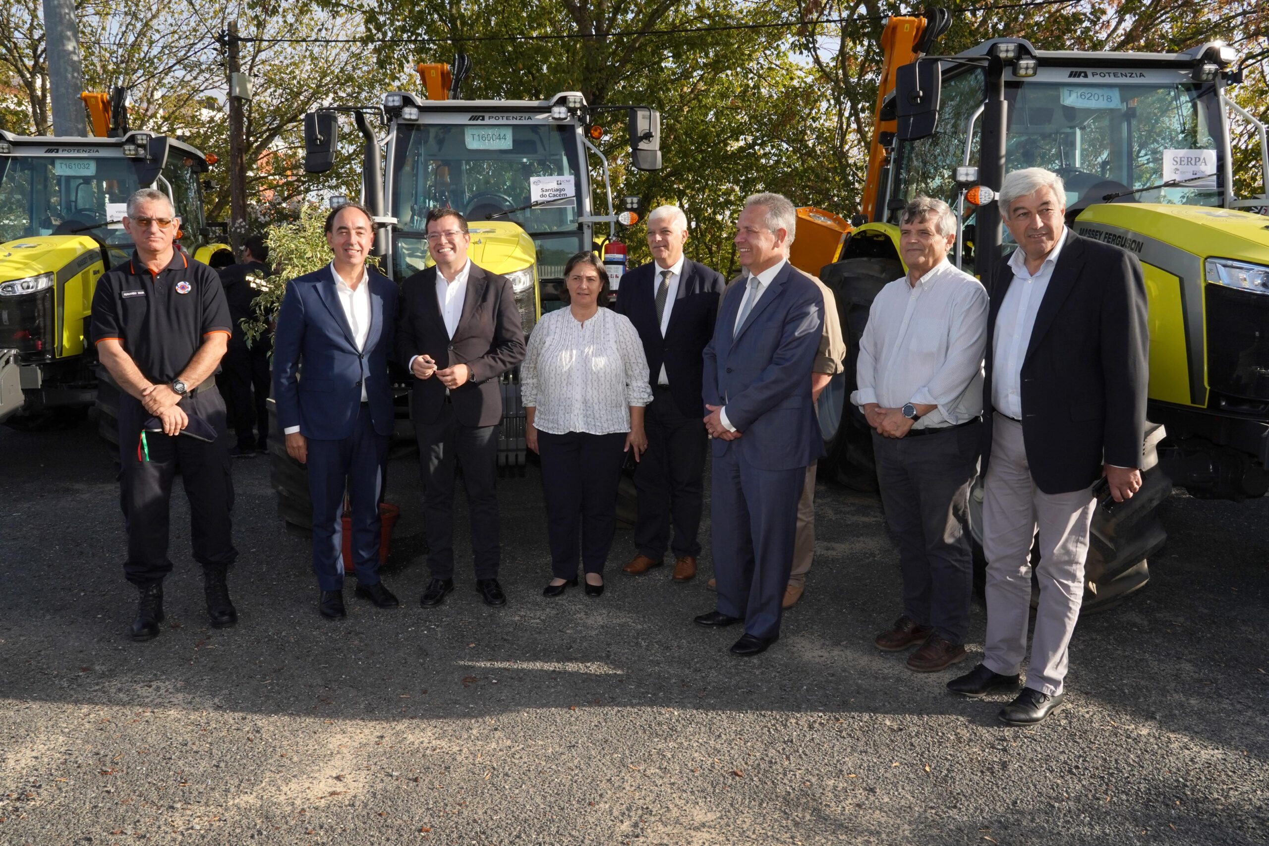 entrega de tratores a 12 municípios do Alentejo