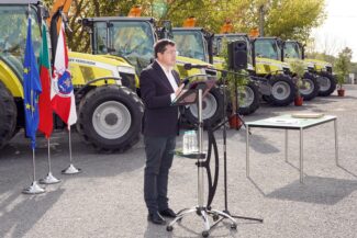 entrega de tratores a 12 municípios do Alentejo