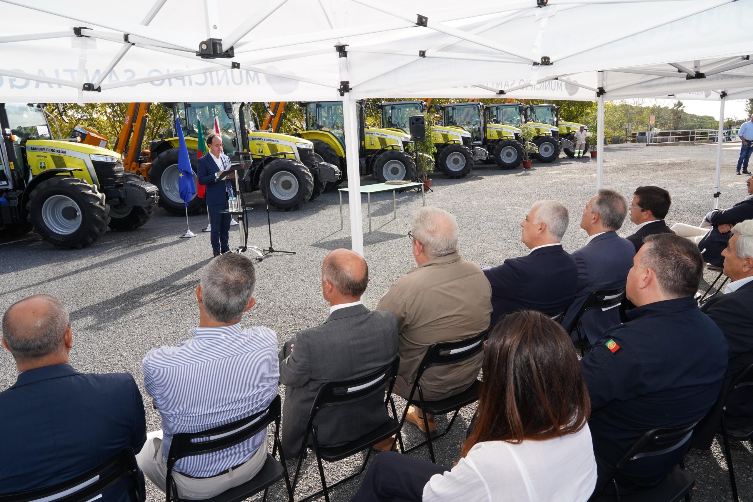 entrega de tratores a 12 municípios do Alentejo